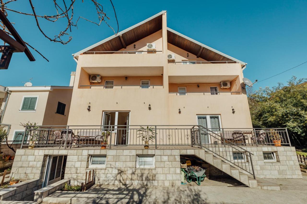 Apartmani Mara Кумбор Екстериор снимка